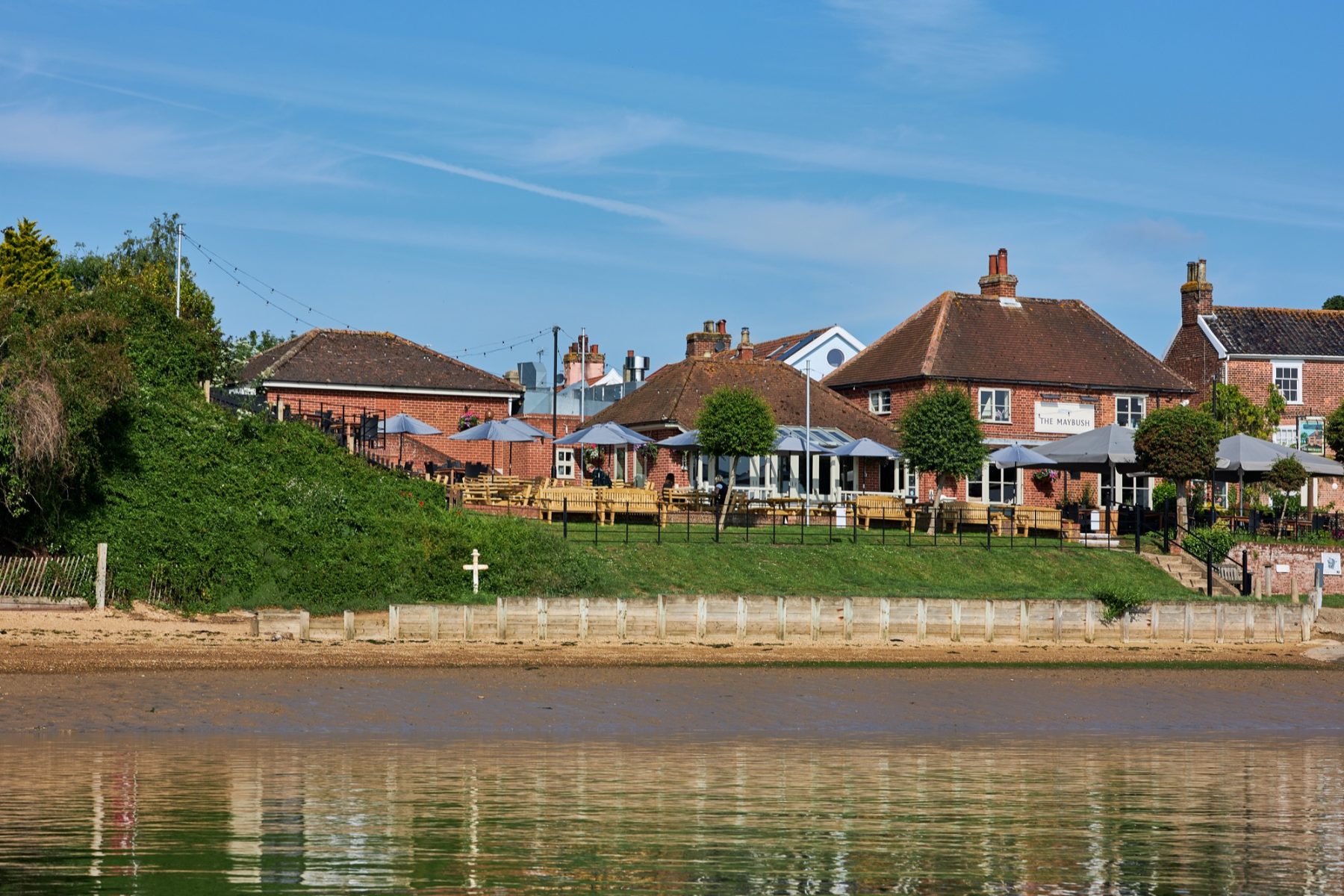Maybush Inn A Beautiful Waterfront Pub At Waldringfield Maybush Inn A Beautiful Waterfront Pub At Waldringfield
