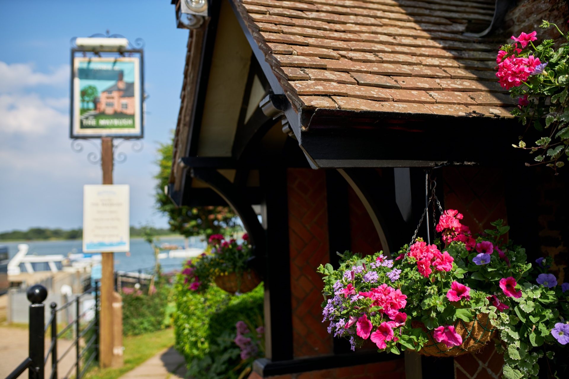 Maybush Inn A Beautiful Waterfront Pub At Waldringfield Maybush Inn A Beautiful Waterfront Pub At Waldringfield