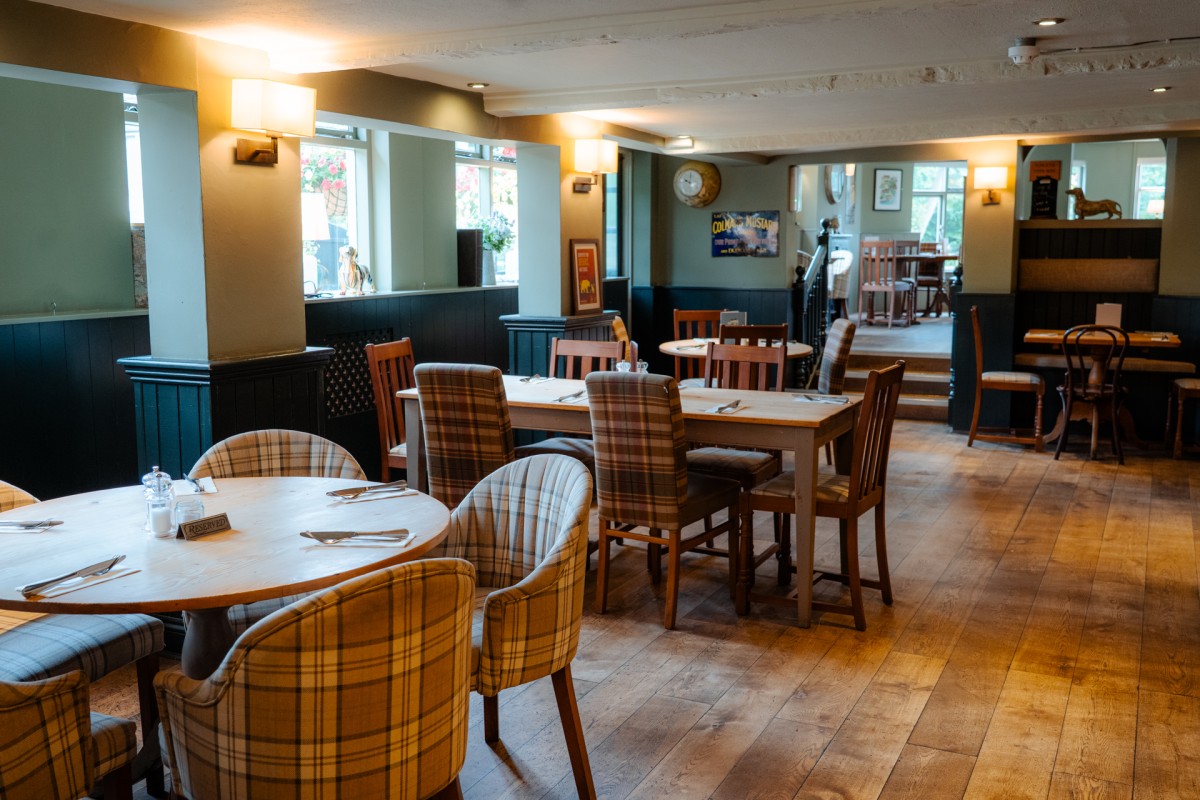 Deben Inns_ The Swan-149